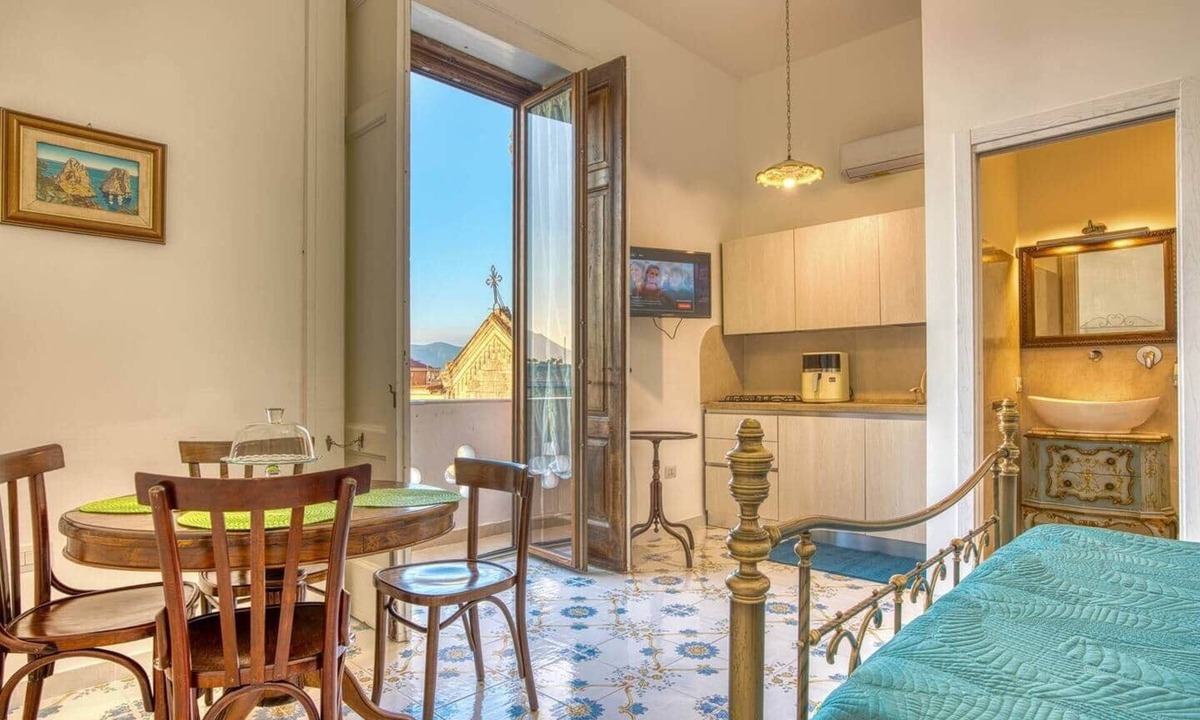 Angri Apartment | Lumina Two Suites in a Historic Villa near Pompeii