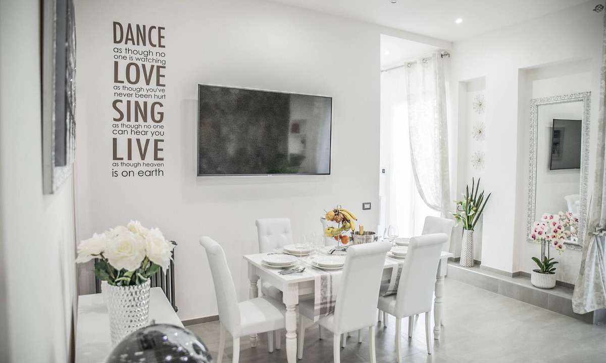 Quartiere XXXIII Lido di Ostia Ponente Apartment | Luxurious apartment with wellness cabin located in a historic building from 1900