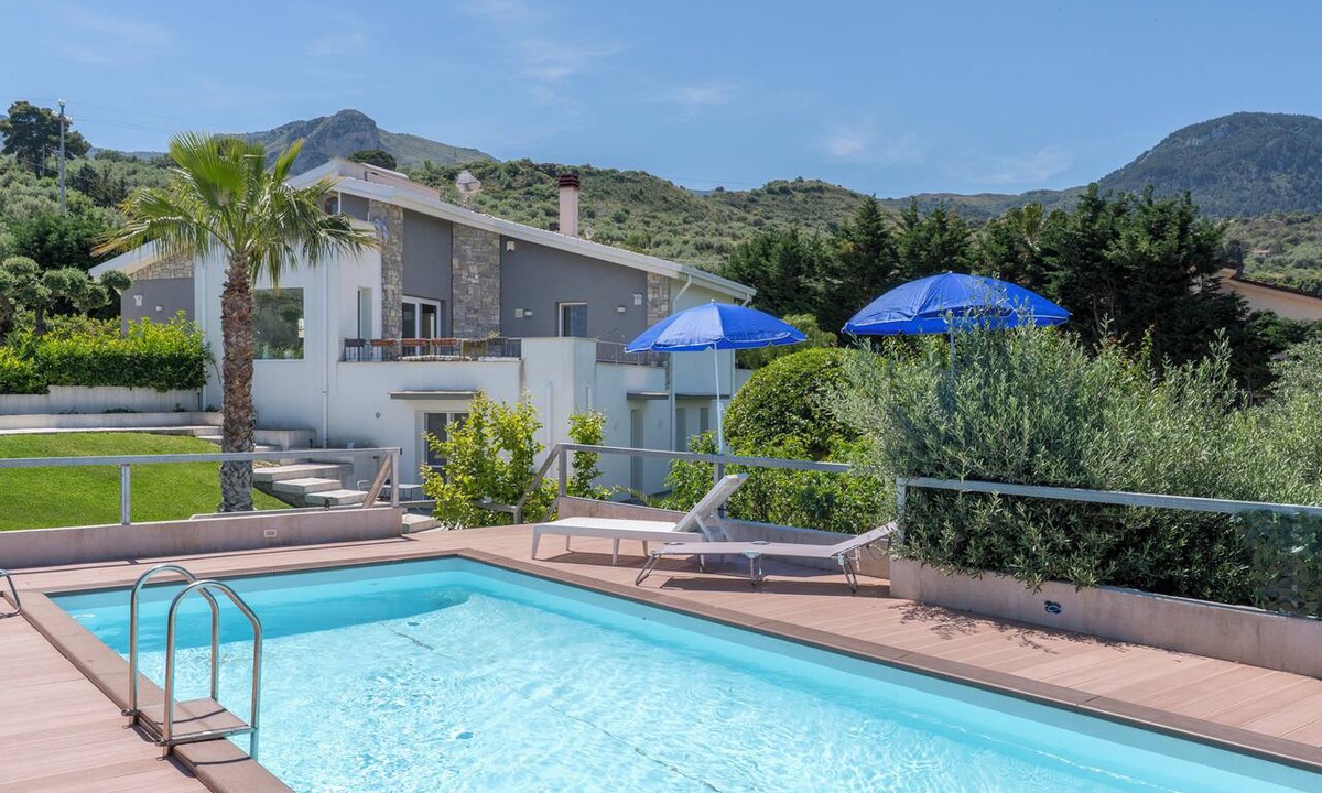Termini Imerese Villa | Luxury Villa with private garden, swimming pool and parking