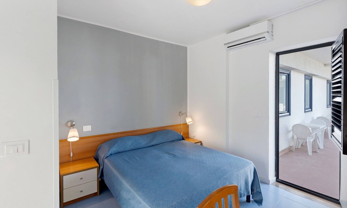 Laura Apartment | Marina Living Rooms – Economy Double Room with Shared Pool, Wi-Fi and Air Conditioning