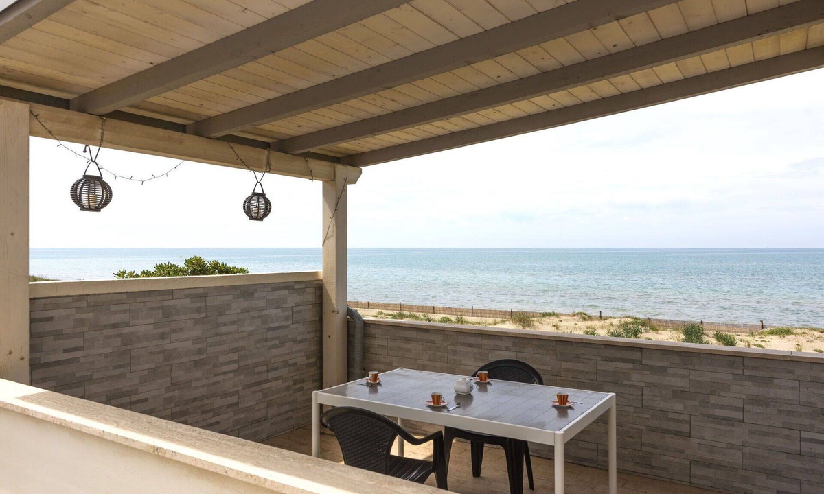Torvaianica Apartment | Nice apartment for 3 guests with WIFI, A/C, TV and terrace