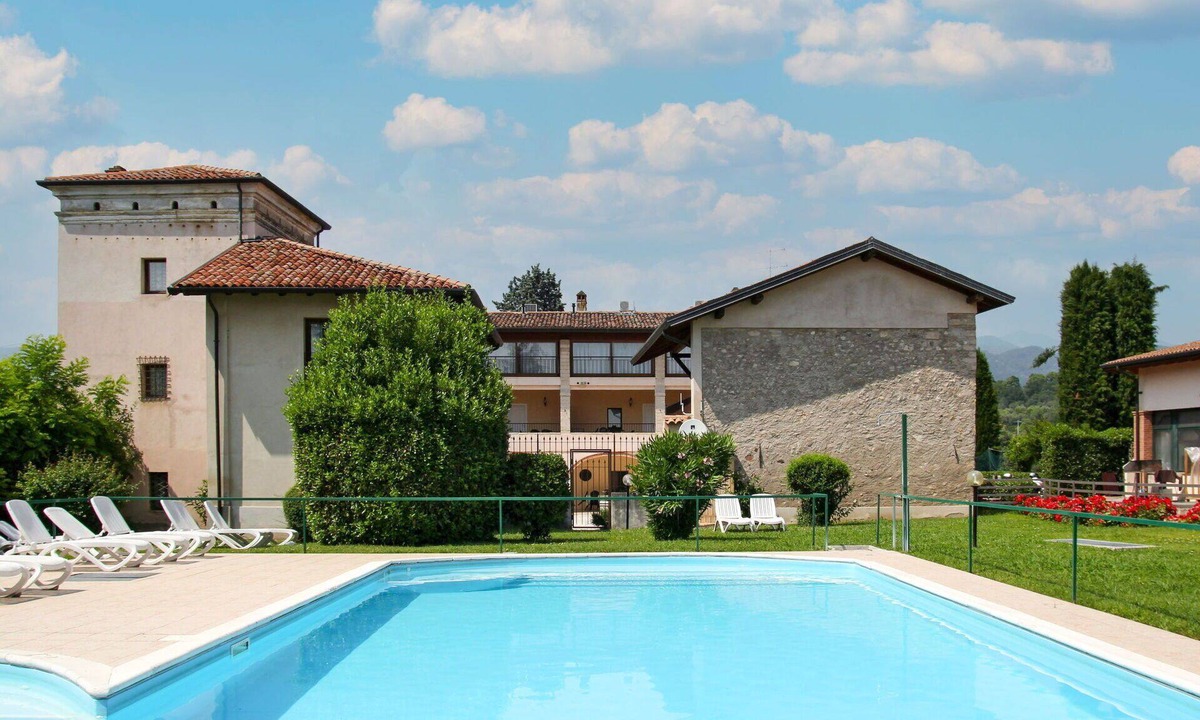 Cunettone-villa Apartment | Nice apartment for 6 people with pool, A/C, WIFI, TV, balcony and pets allowed