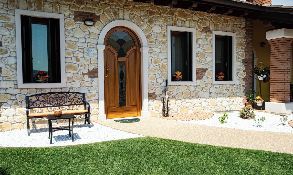 Montecchia di Crosara Apartment | Oliver House: Valley View Apt· Near Verona&Vicenza