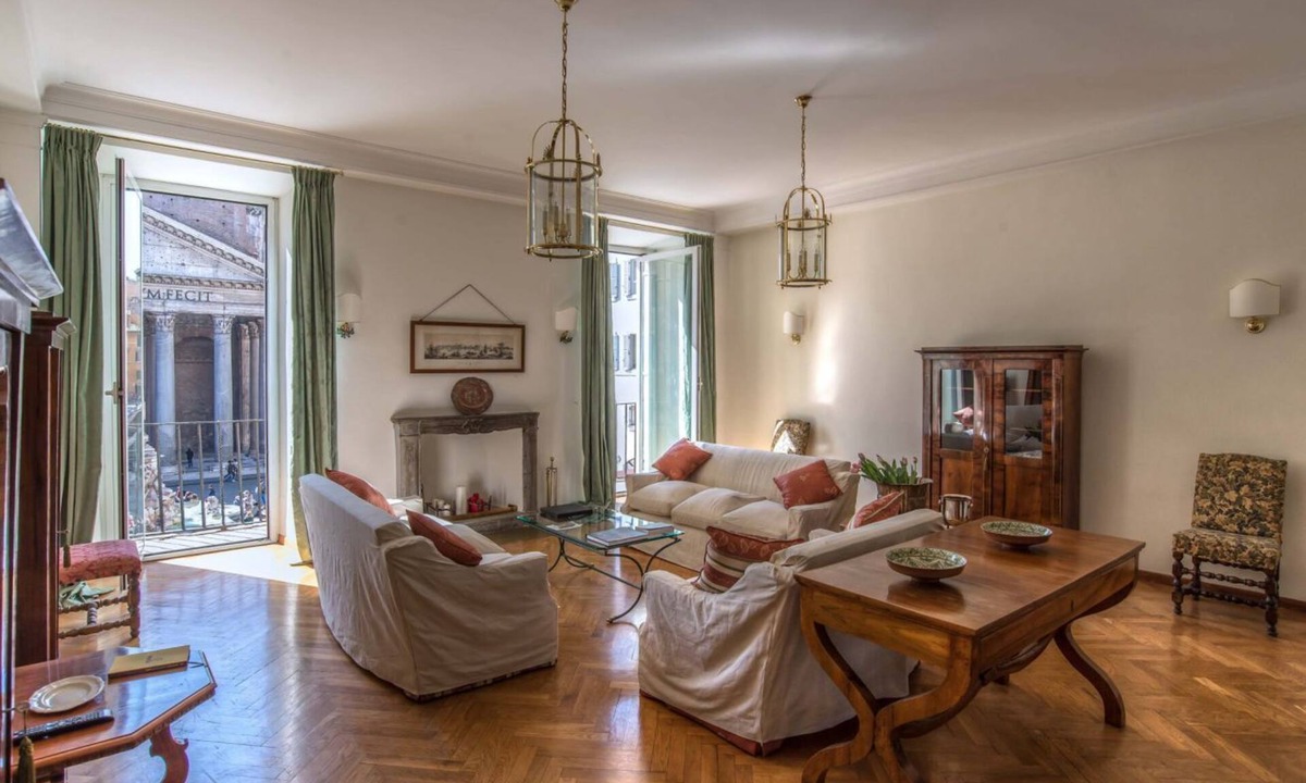 Rione VIII Sant'Eustachio Apartment | Pantheon Luxury Apartment