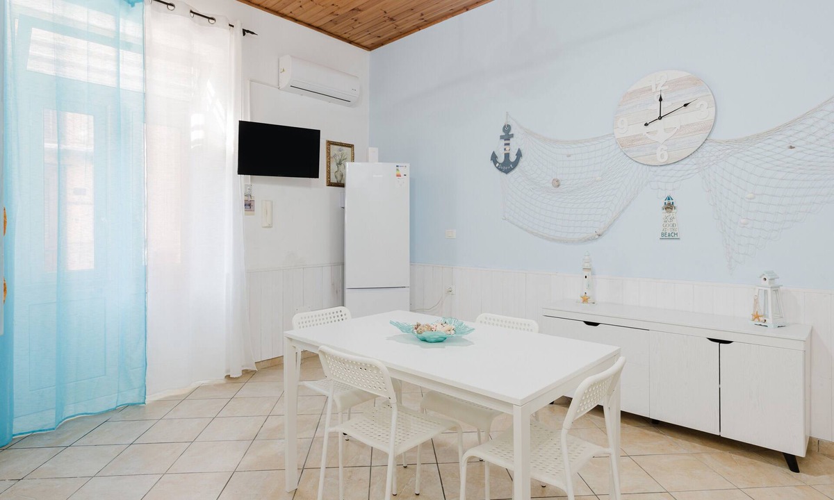 Trappeto Apartment | Perla Marina Ground Floor Apartment with Wi-Fi and Air Conditioning