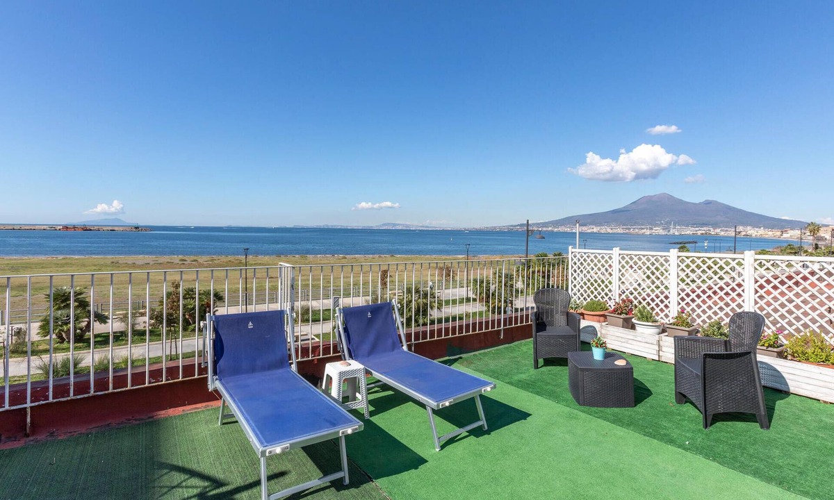Castellammare di Stabia House | Pet friendly home in Castellammare di Stabi with house sea view