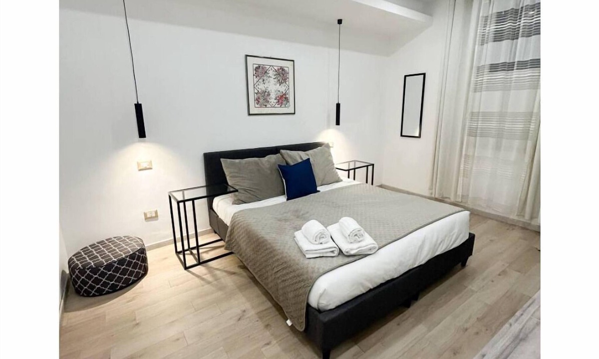 Quartiere XI Portuense Apartment | Quiet 3 bed, 3 bath apartment in the heart of Rome. 5 Minutes from the Station