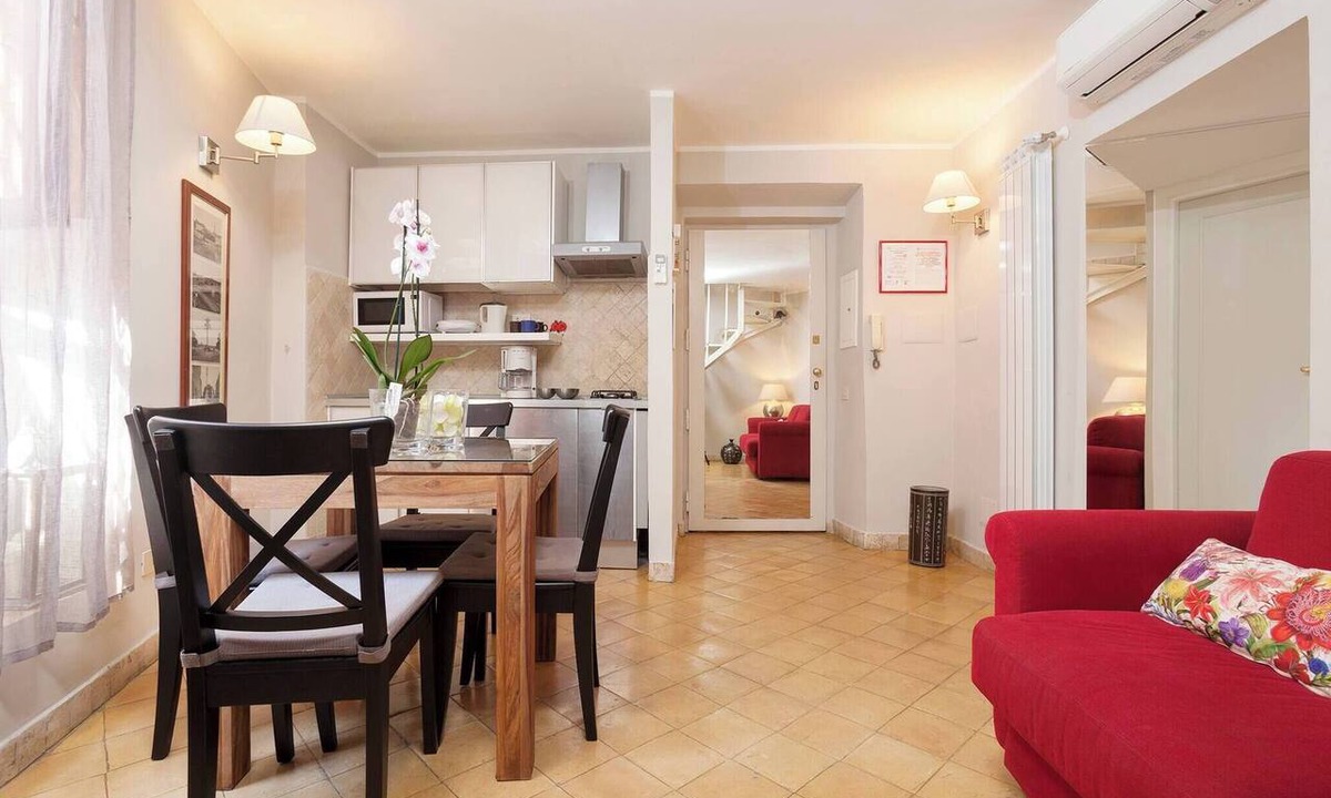 Rione V Ponte Apartment | Renoir, small loft on Giulia street
