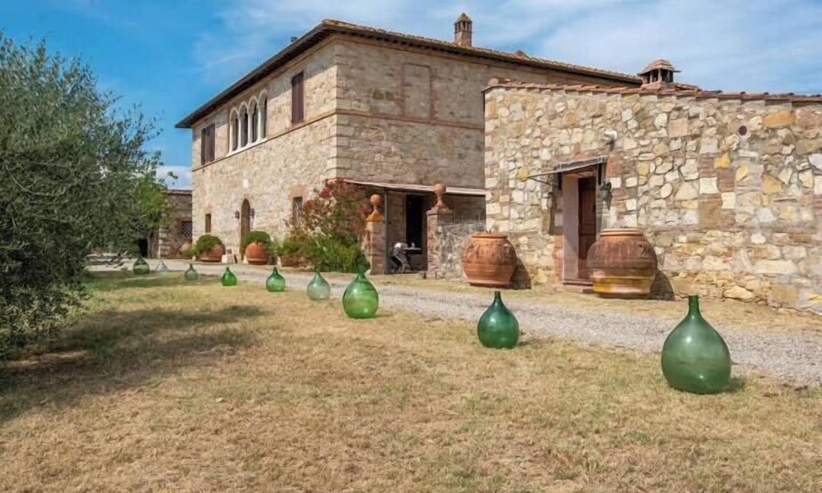 Ponte di Gabbiano House | Restored barn with views of Siena countryside