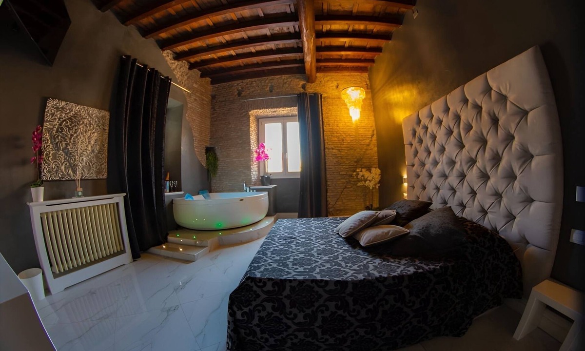 Rione III Colonna Hotel | Rhoma Luxury suite with jacuzzi tub SPECIAL OFFER HELLOWEEN