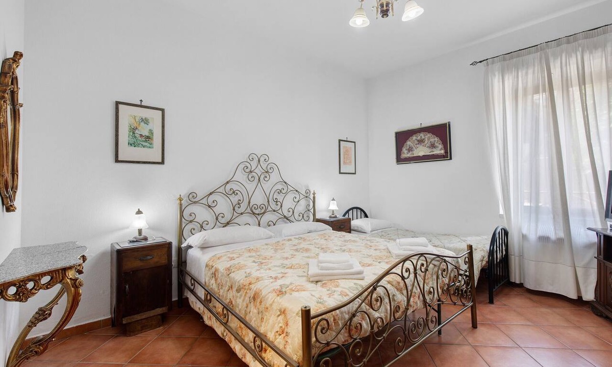 Rocca di Papa Apartment | Room 'Matrimoniale Con Letto Singolo' with Shared Garden and Wi-Fi