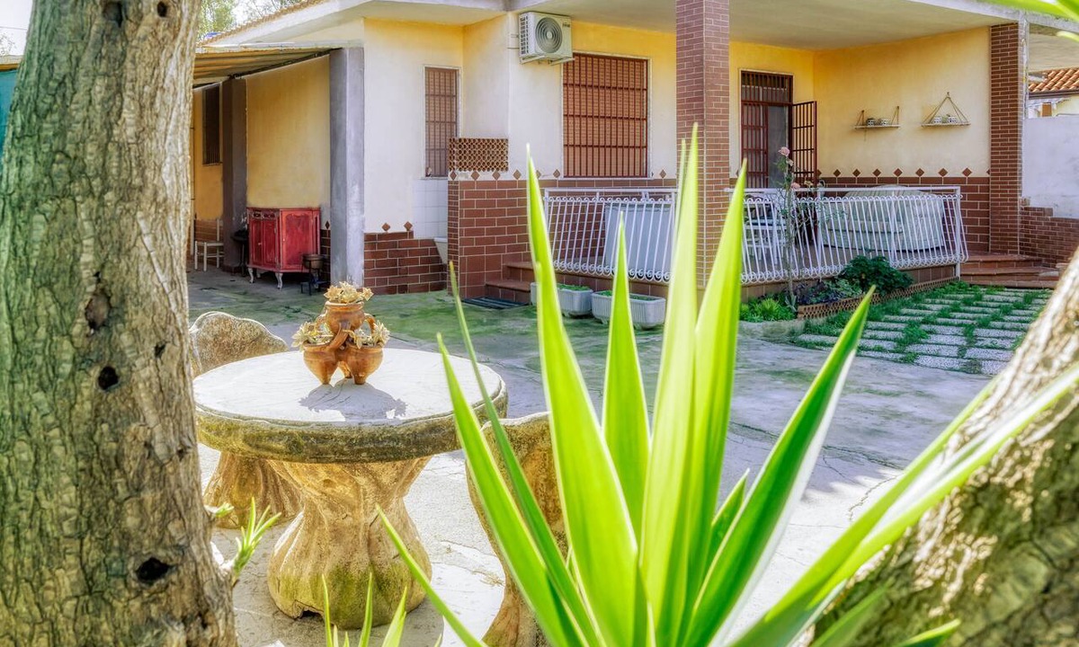 Eboli Villa | Small villa with a garden near the sea – sleeps 6 – between Amalfi, the Cilento Coast, and Pompeii
