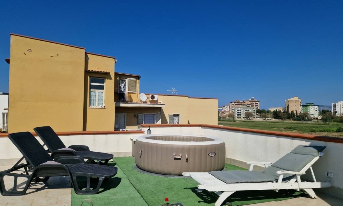 Palermo Apartment | Solarium, whirlpool and fitness room