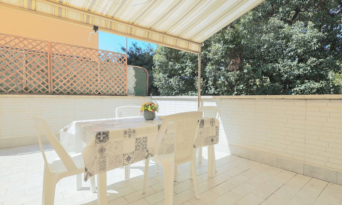 Quartiere XXXIV Lido di Ostia Levante Apartment | Station House Ostia apartment with terrace, near sea and Rome
