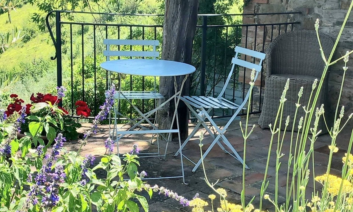 San Macario In Monte Apartment | Studio in Tuscan farmhouse with views and pool