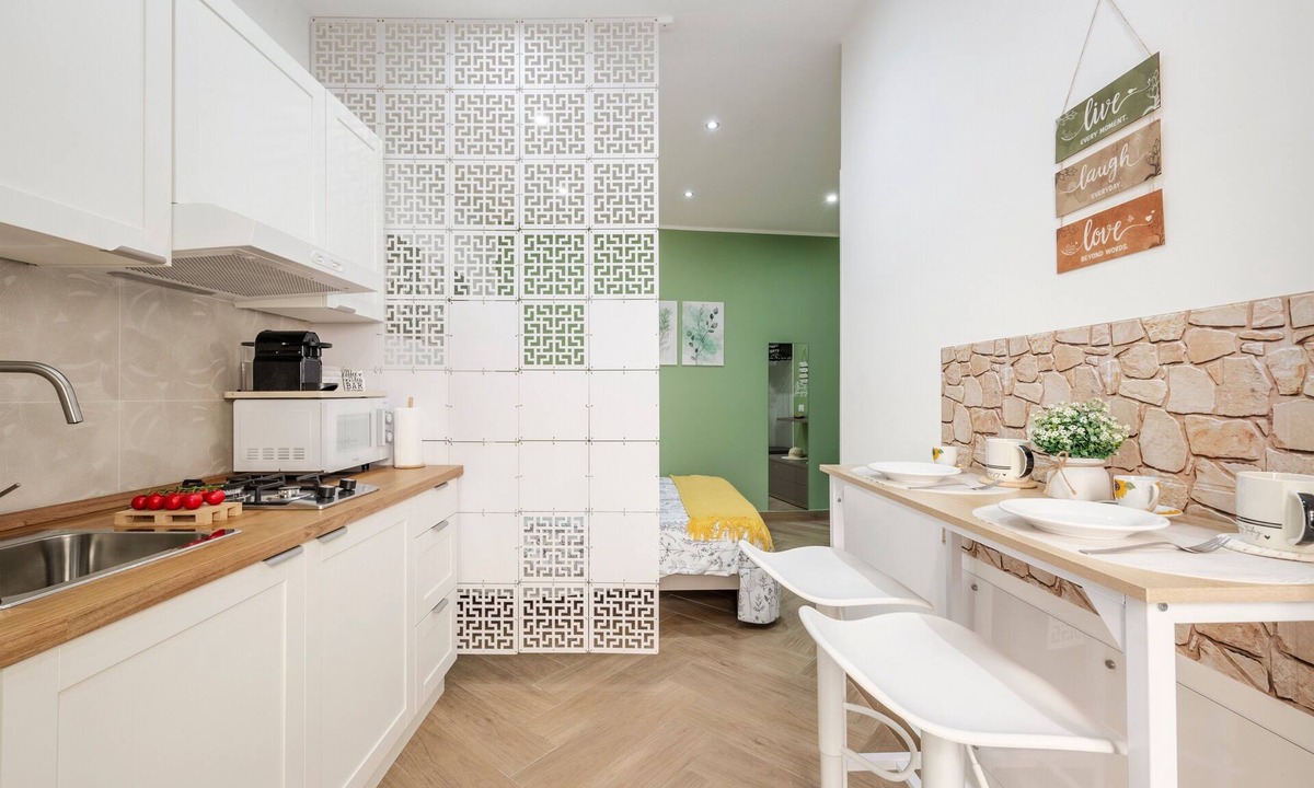Corso dei Mille - Sant'Erasmo Apartment | Studio 'Verde Incanto' with Wi-Fi and Air Conditioning