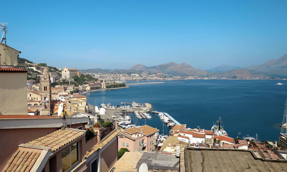 Gaeta House | Stunning private villa for 7 guests with WIFI, A/C, TV, terrace and pets allowed