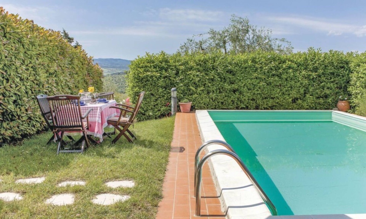 Rignano sull'Arno Villa | Stunning villa for 6 guests with private pool, WIFI, TV and panoramic view