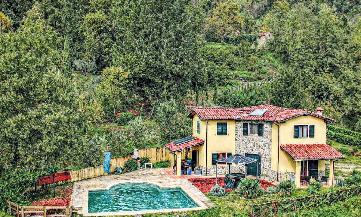 Granaiola Villa | Stunning Villa with Infinity Pool & Panoramic Views over Bagni di Lucca