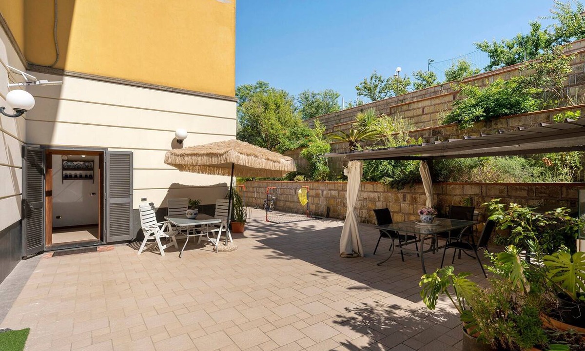 Licola Apartment | Suite Ermosa: Independent Apartment in Villa with Private Garden, Wi-Fi & Air Conditioning