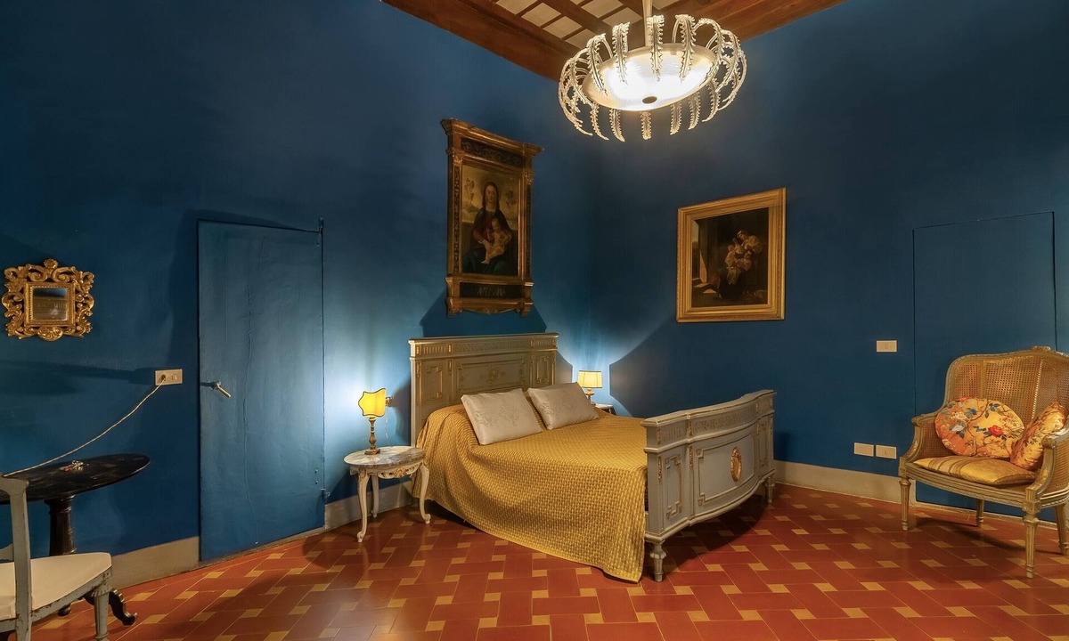 Grassina Apartment | Suite in a 15th-century villa with private bathroom and pool