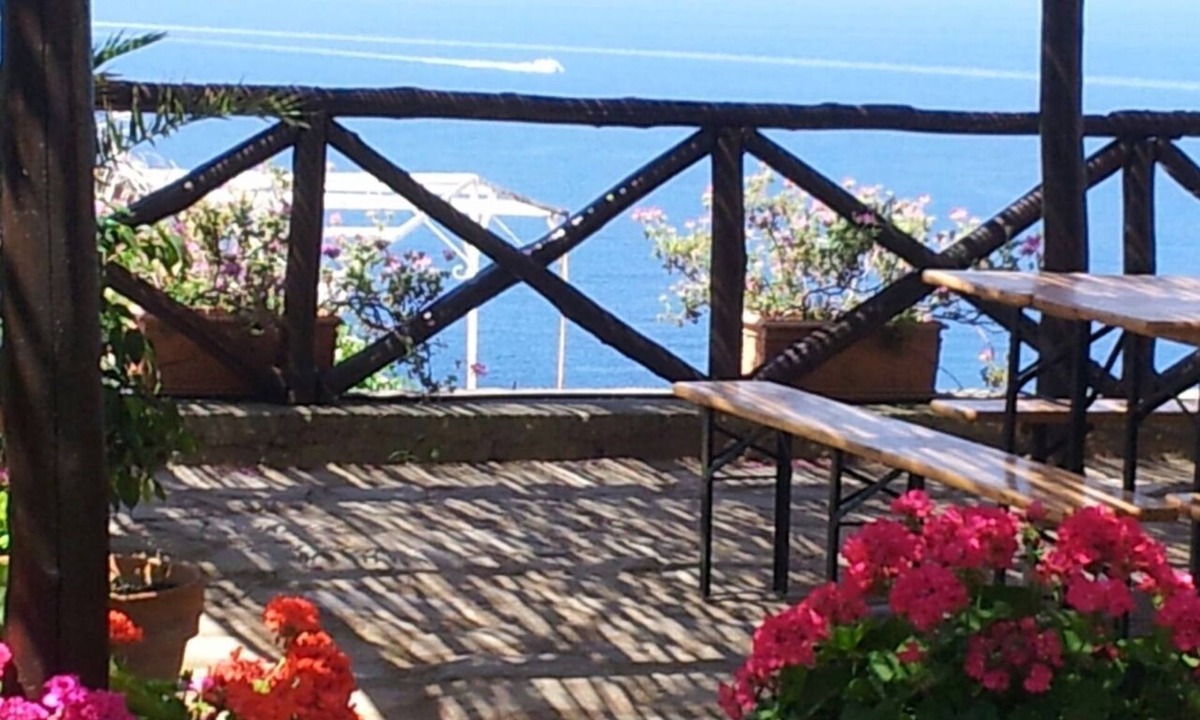 Massa Lubrense Ski Chalet | "TESSA'S HOLIDAY" Beachfront Villa on the Sorrento Coast, near Capri and Pompeii