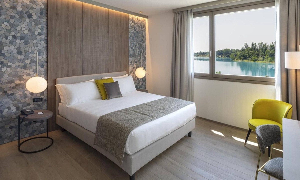 Lovadina Hotel | Thai Si