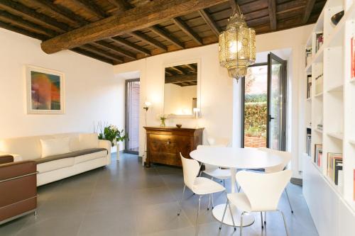 Trastevere Apartment | The Cedar Apartment