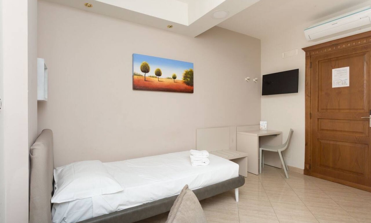 Naples City Centre Hotel | Triple G Rooftop 103 By Dimorra