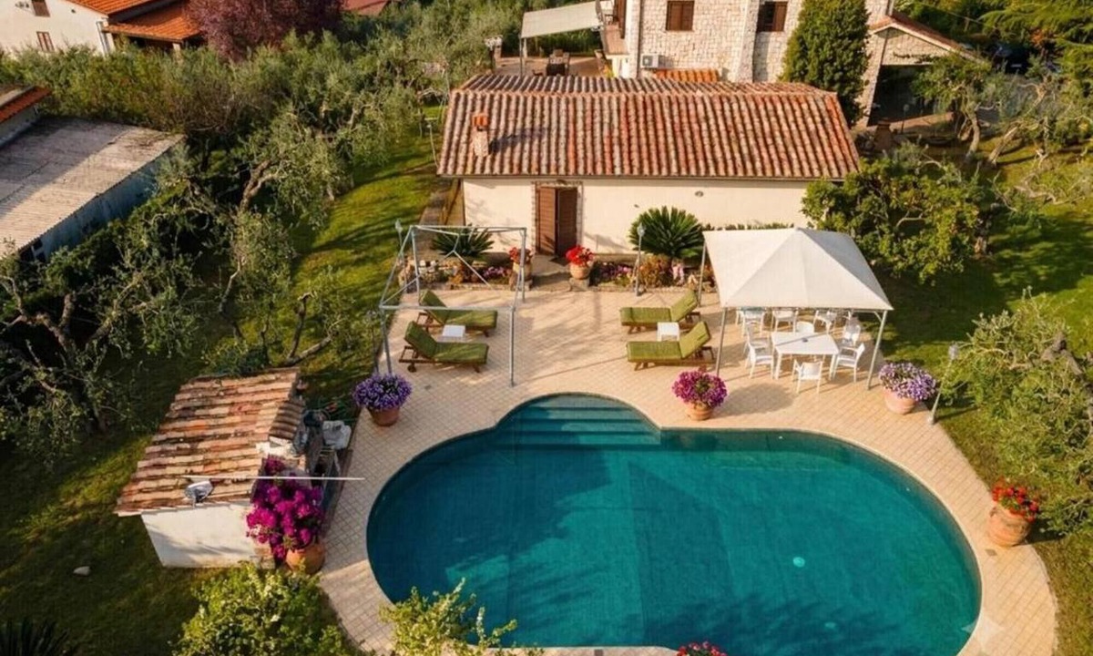 Velletri Apartment | Velletri, elegant guesthouse with pool (Greta's Villa)