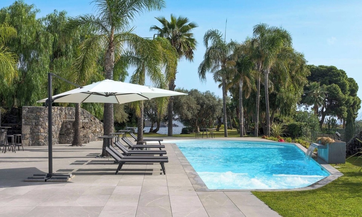 Stazzo Apartment | Villa Anemone (Razza) sea front apartment