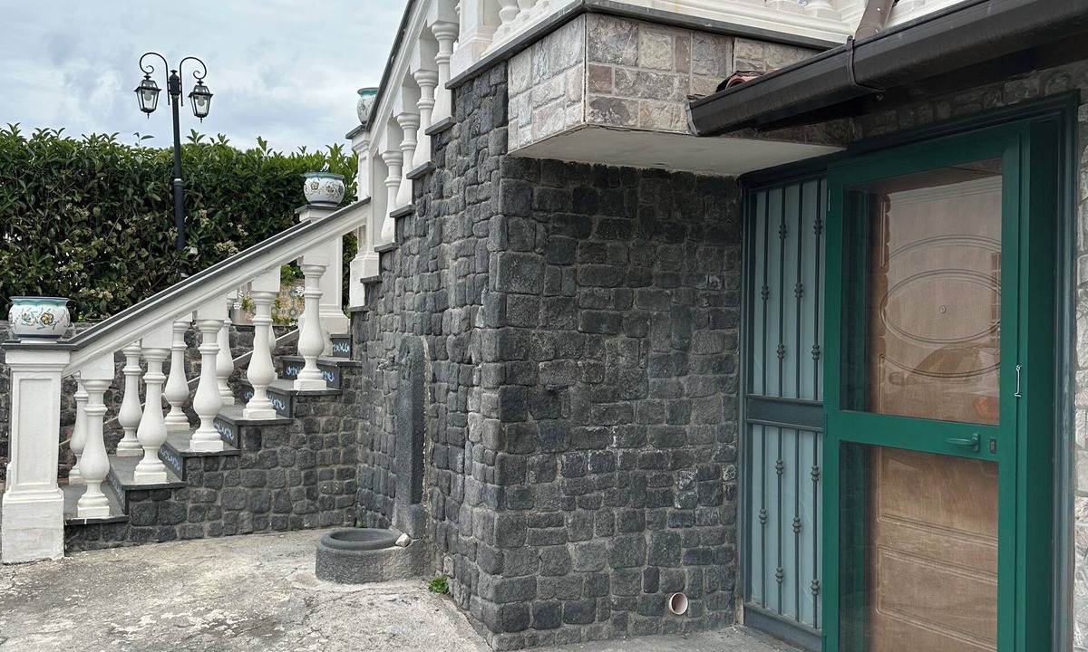 Torre del Greco Apartment | Villa Athanasia, in Vesuvius Park with a view of the entire Bay of Naples