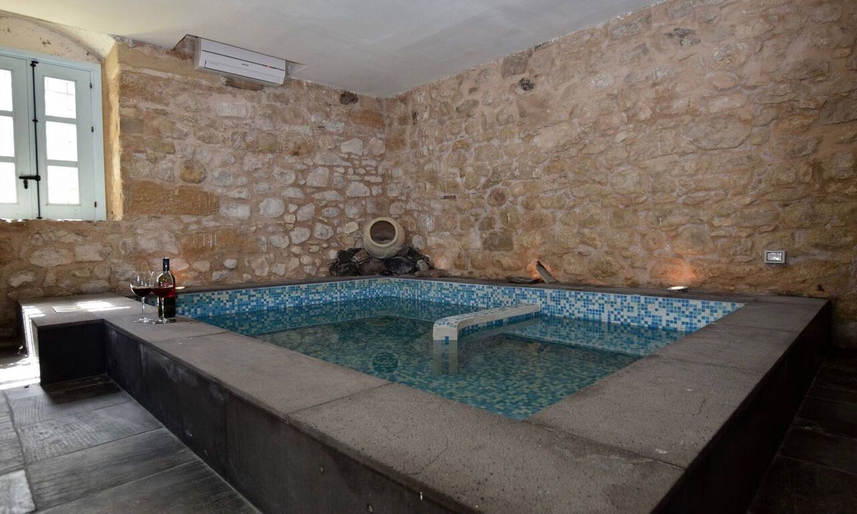 Chiaramonte Gulfi Villa | Villa in Chiaramonte Gulfi with 3 bedrooms sleeps 8