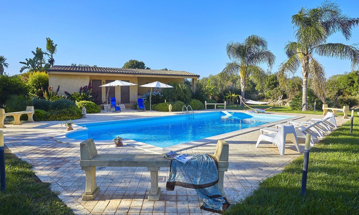 Marinella di Selinunte House | Villa in Selinunte with Pool & Olive Groves