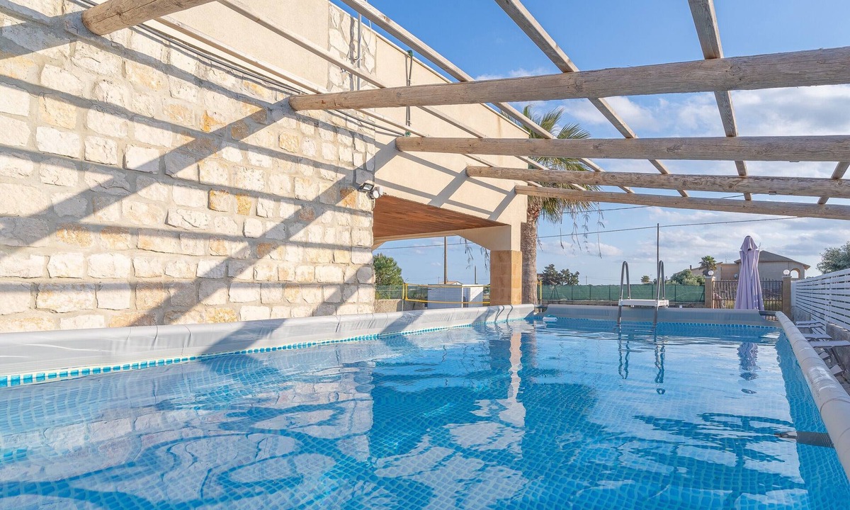 Plemmirio Villa | Villa 'Marta Maria Con Giardino' with Private Pool, Wi-Fi and Air Conditioning
