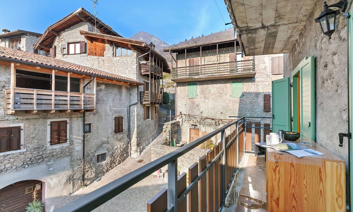 Ville del Monte Apartment | Villa Pastoedo Ap. Verde - Balcony & Mountain Views, Tenno, Italy
