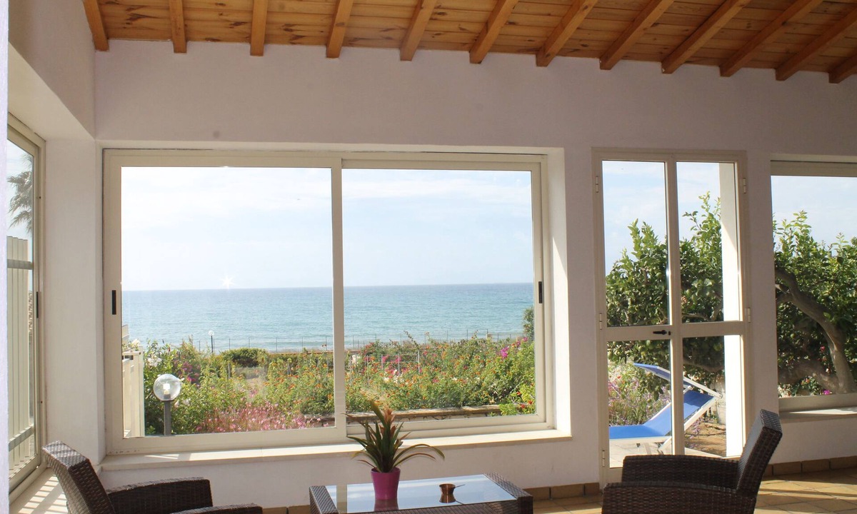 Marina di Modica Villa | Villa Sara, a veranda facing the sea (with air conditioning and pellet stove).