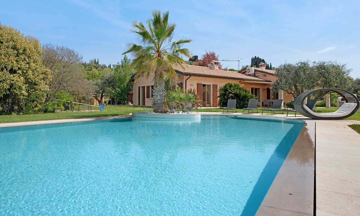 Montioni Villa | 'Villa Sellemond' with Lake View, Pool, Garden & Wi-Fi