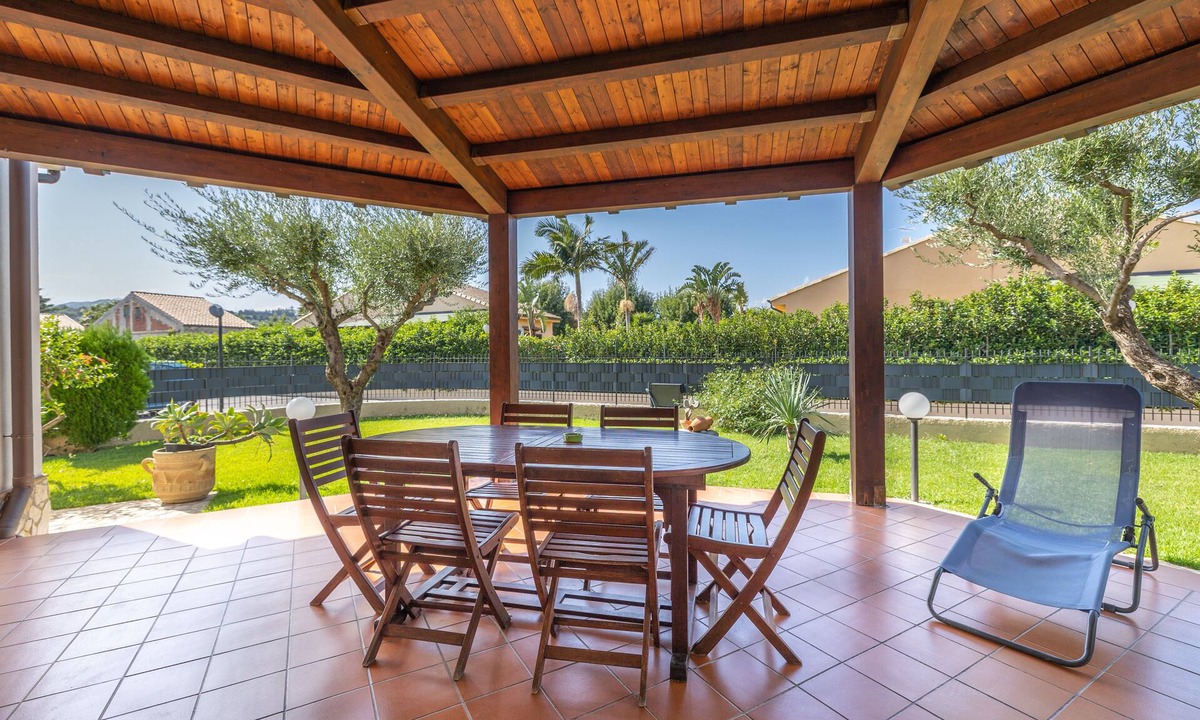 Piana Calzata Villa | VILLECEFALU. Seaside villa with garden. 2 bedrooms. SELF CHECK-IN