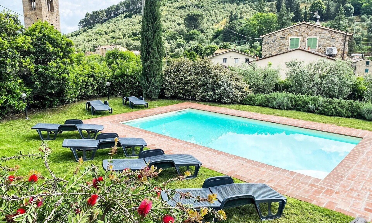 Sant'Andrea di Compito Villa | Wonderful private villa for 10 people with private pool, WIFI, TV, balcony and pets allowed
