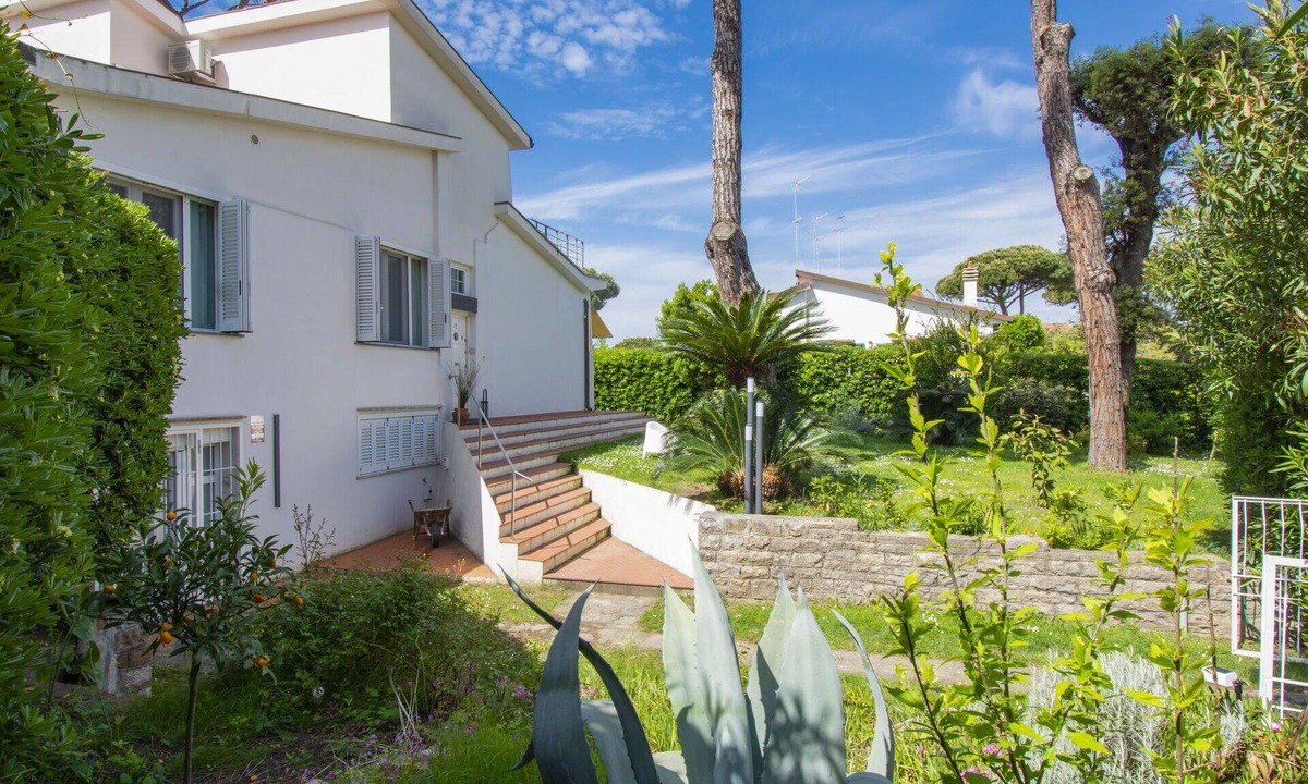 Tirrenia Villa | Wonderful private villa for 6 people with WIFI, hot tub, A/C, TV, terrace and pets allowed