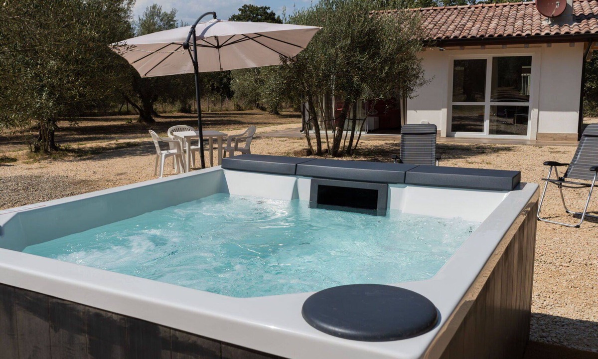 Vetralla House | Wonderful private villa for 3 people with A/C, pool, WIFI, TV, pets allowed and panoramic view