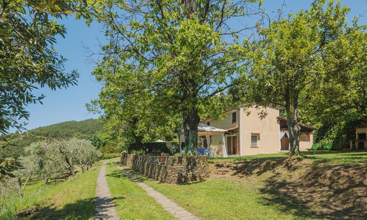Montignoso House | Wonderful villa for 5 people with WIFI, TV, patio and panoramic view