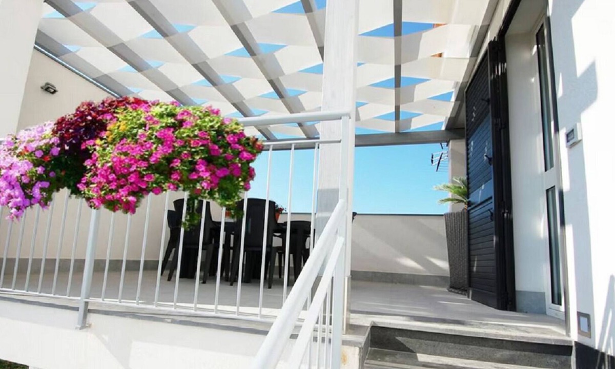 Piane Vecchie Villa | Wonderful villa a few steps from the sea with terrace and garden, 6 beds