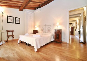 Apartment in Amphiteatre Square inside the Walls