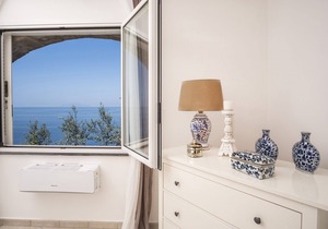 Bright and charming VILLA VALENTINA with private panoramic terrace and sea view
