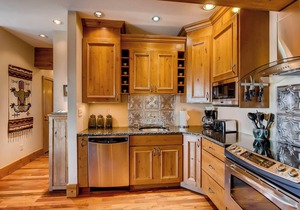 Unique & Modern 3 BR/2BA Condo- Ski-in/Ski-out in Crested Butte