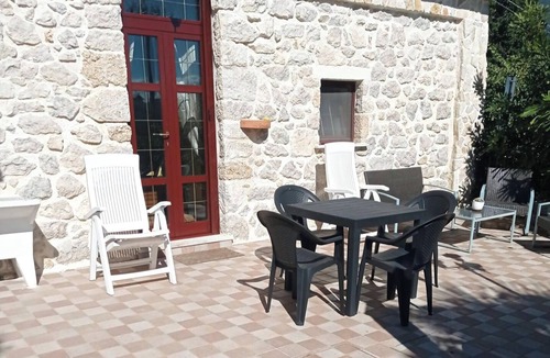 Gallinaro Apartment | 1-Bed Apartment Sleeps 2 - Free Parking and Garden