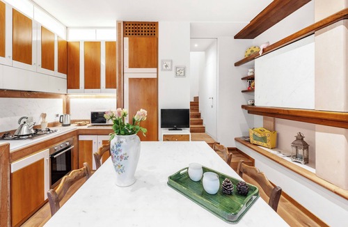 Prato House | 1800s farmhouse among olive trees near Cerreto