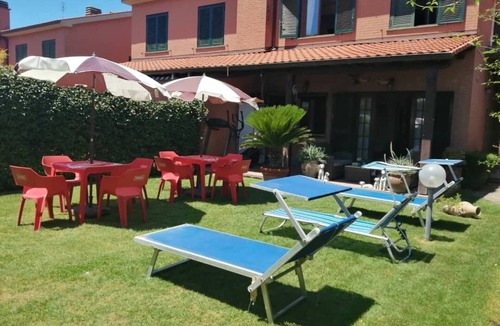 Zona XXX Castel Fusano Villa | 3 bedrooms vlla Sleeps 6 with Garden